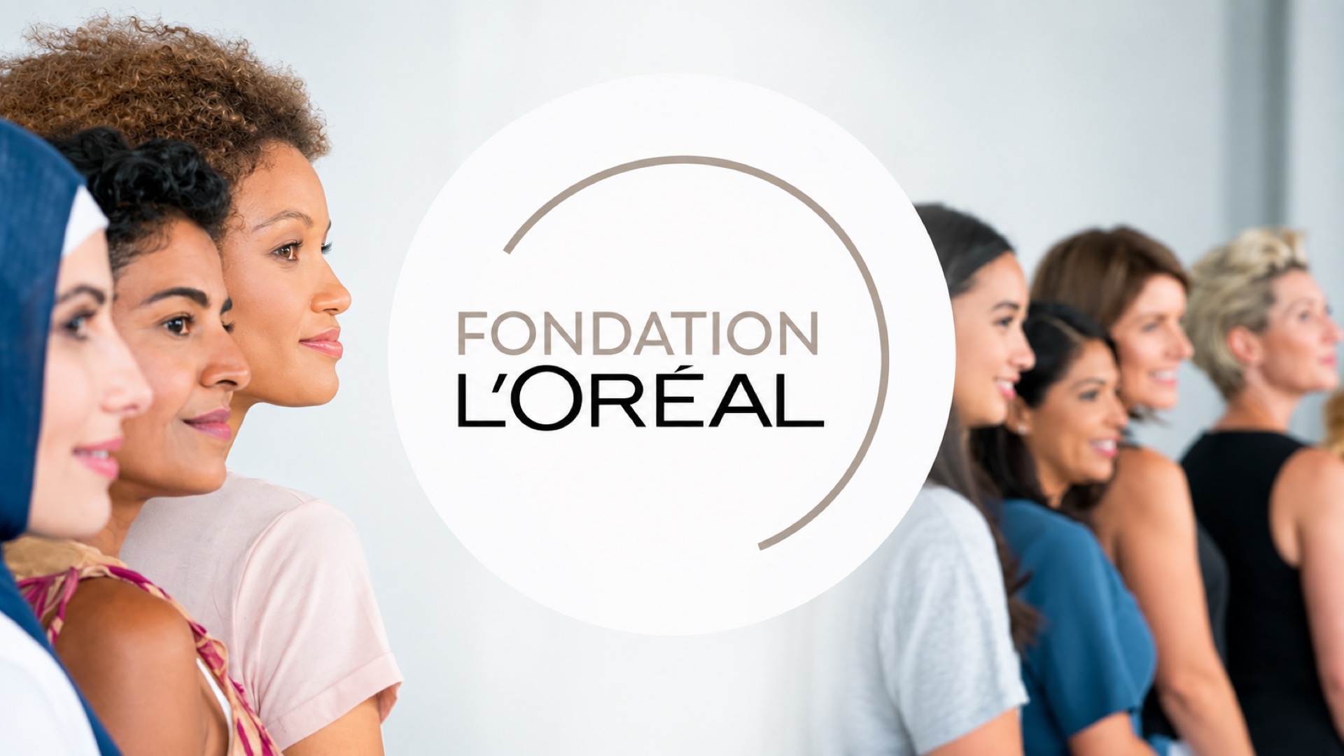 Femmes réunies avec le logo de la Fondation L’Oréal